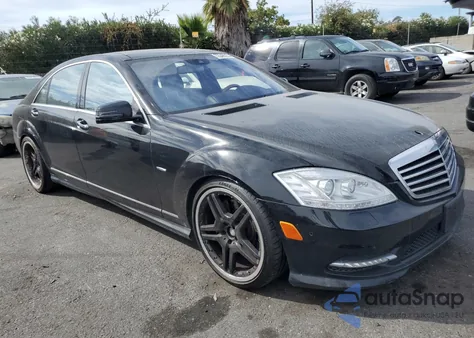 2012 Mercedes-Benz S 550 z USA, uszkodzony, nr VIN WDDNG7DB9CA439790